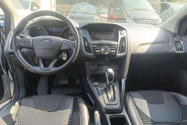 Used Ford Focus 2017 Hatchback 1.6L Automatic Fashion Edition Smart Drive Version Audio And AC Panel