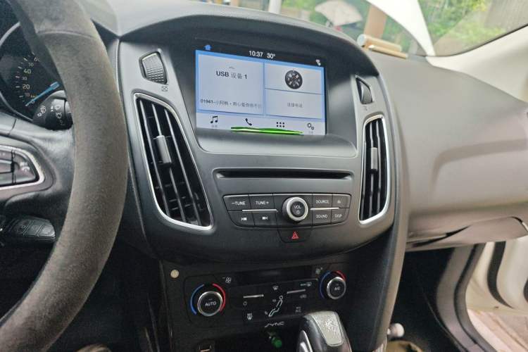 Used Ford Focus 2017 Sedan EcoBoost 180 Automatic Elite Model Audio And AC Panel