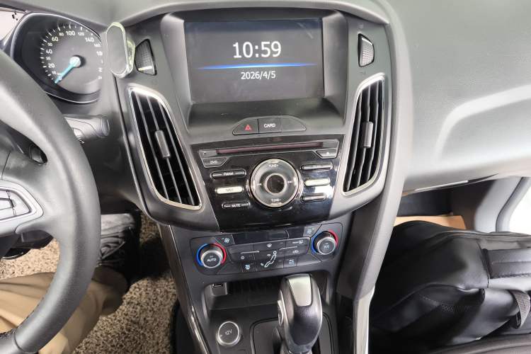 Used Ford Focus 2017 Sedan 1.6L Automatic Fashion Edition Smart Drive Version Audio And AC Panel
