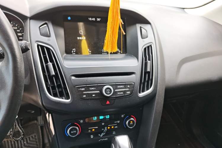 Used Ford Focus 2017 Hatchback EcoBoost 180 Automatic Elite Model Audio And AC Panel