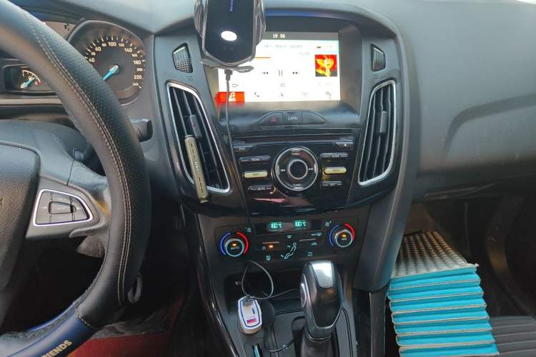 Used Ford Focus 2017 Sedan 1.6L Automatic Fashion Edition Smart Drive Version Audio And AC Panel