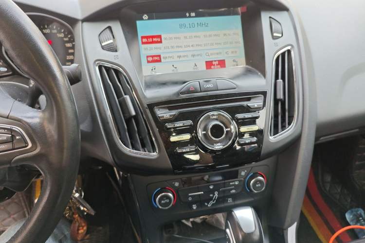 Used Ford Focus 2017 Sedan 1.6L Automatic Fashion Edition Smart Drive Version Audio And AC Panel