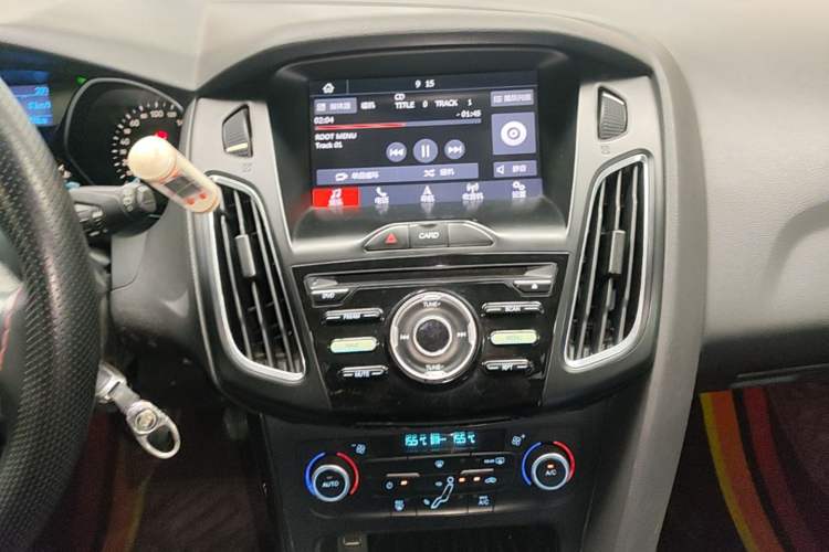 Used Ford Focus 2017 Hatchback 1.6L Manual Fashion Edition SmartDrive Version Audio And AC Panel