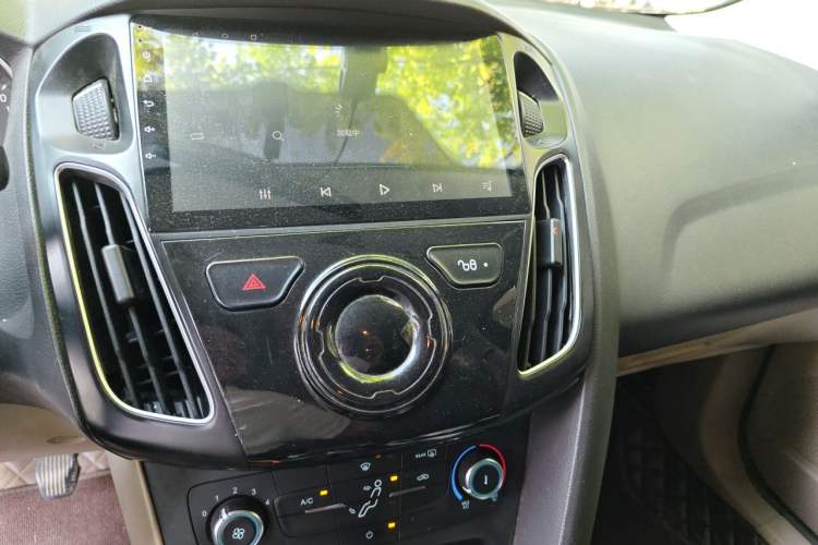 Used Ford Focus 2017 Sedan 1.6L Manual Comfort Plus SmartDrive Edition Audio And AC Panel