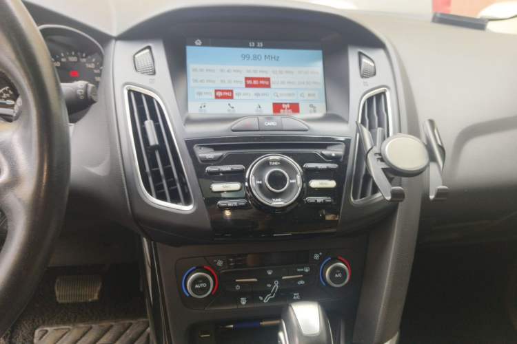 Used Ford Focus 2017 Hatchback 1.6L Automatic Fashion Edition Smart Drive Version Audio And AC Panel