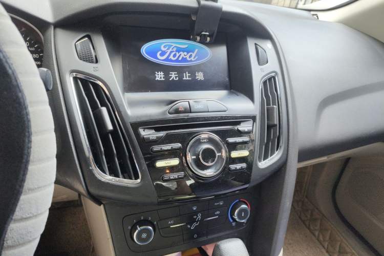 Used Ford Focus 2017 Sedan 1.6L Automatic Comfort Plus SmartDrive Edition Audio And AC Panel