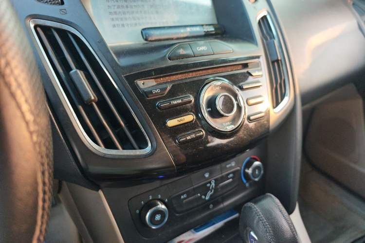 Used Ford Focus 2017 Sedan 1.6L Automatic Comfort Plus SmartDrive Edition Audio And AC Panel