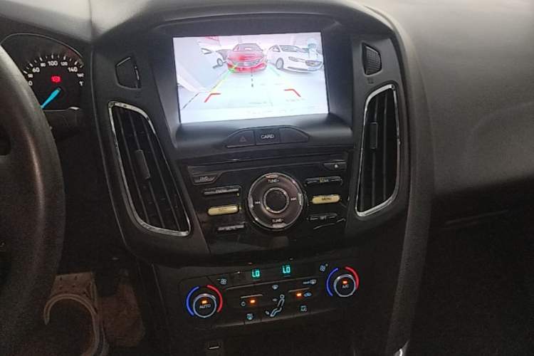 Used Ford Focus 2017 Sedan 1.6L Manual Fashion Edition Smart Drive Version Audio And AC Panel
