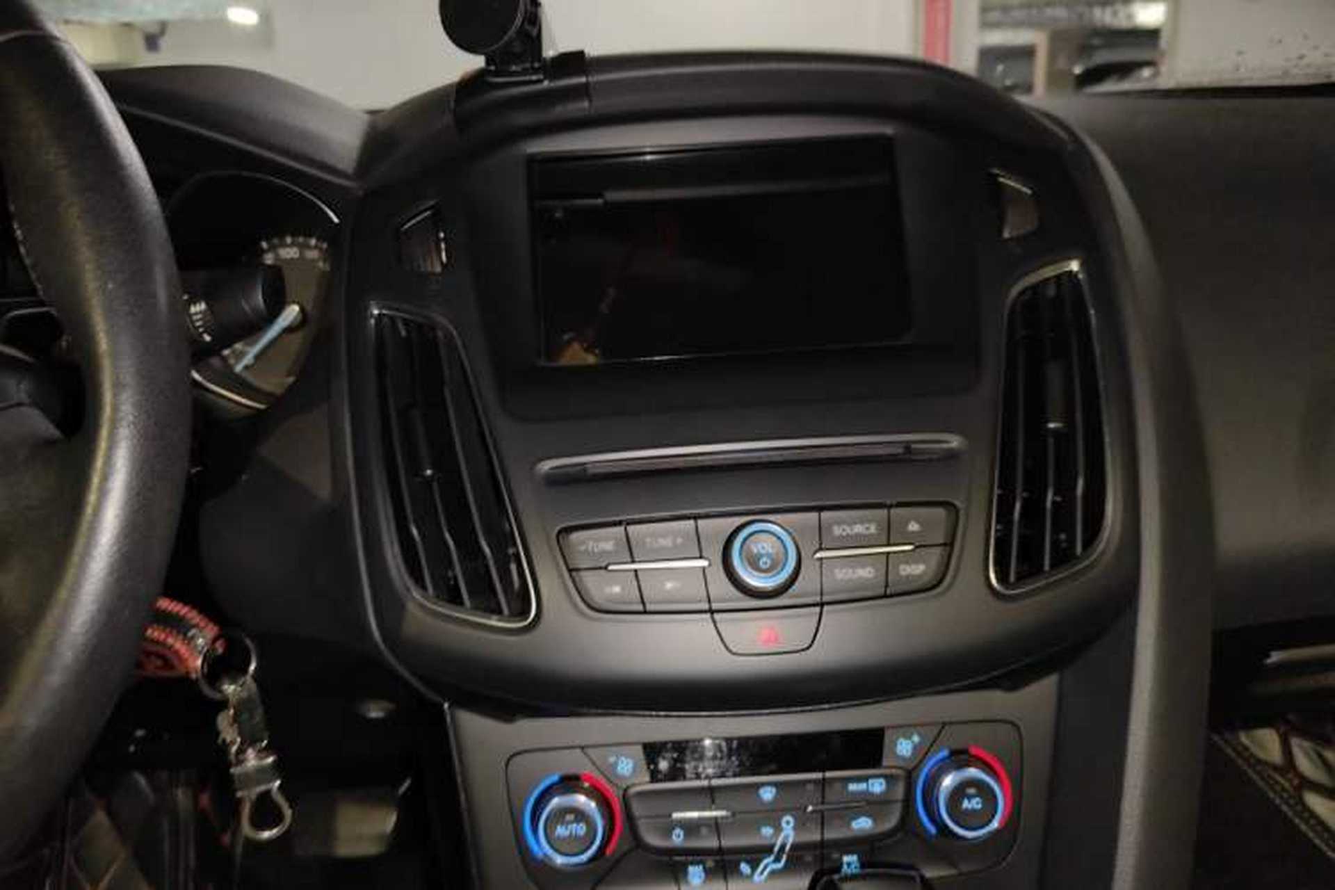 Used Ford Focus 2017 Sedan EcoBoost 180 Automatic Elite Model Audio And AC Panel