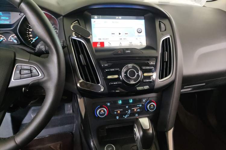 Used Ford Focus 2017 Hatchback 1.6L Automatic Fashion Edition Smart Drive Version Audio And AC Panel