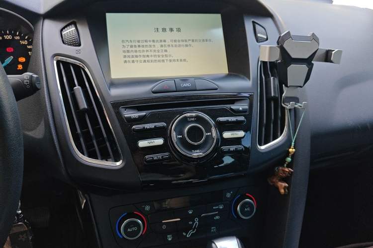 Used Ford Focus 2017 Hatchback 1.6L Automatic Fashion Edition Smart Drive Version Audio And AC Panel