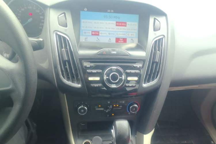 Used Ford Focus 2017 Sedan 1.6L Automatic Comfort Plus SmartDrive Edition Audio And AC Panel