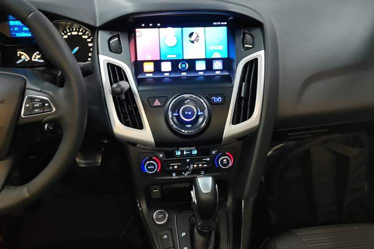 Used Ford Focus 2017 Sedan EcoBoost 125 Automatic Supreme Style SmartDrive Edition Audio And AC Panel