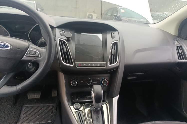 Used Ford Focus 2017 Hatchback 1.6L Automatic Comfort Plus SmartDrive Edition Audio And AC Panel