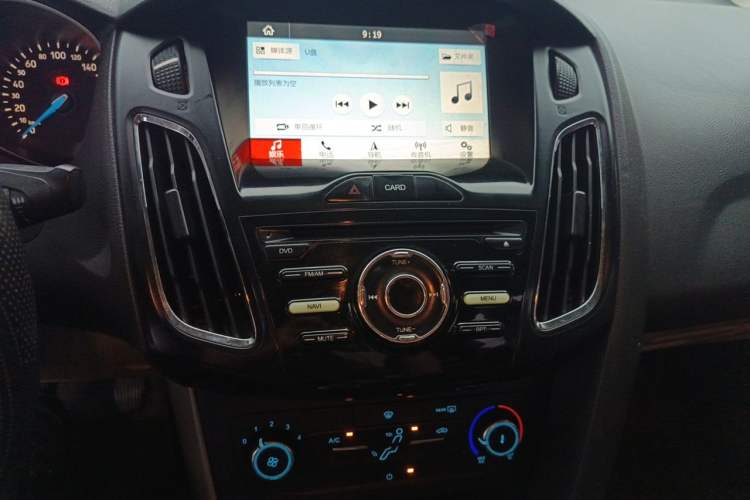Used Ford Focus 2017 Sedan 1.6L Manual Comfort Plus SmartDrive Edition Audio And AC Panel
