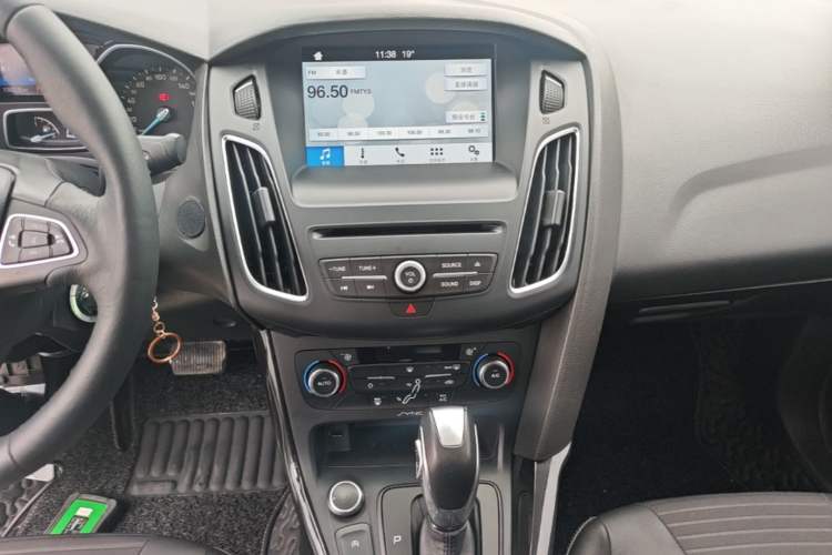 Used Ford Focus 2017 Sedan EcoBoost 180 Automatic Elite Model Audio And AC Panel