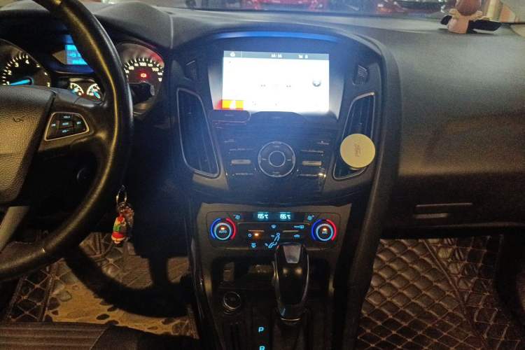 Used Ford Focus 2017 Hatchback 1.6L Automatic Fashion Edition Smart Drive Version Audio And AC Panel