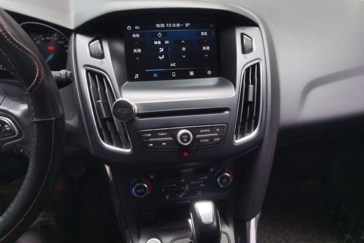 Used Ford Focus 2017 Hatchback EcoBoost 180 Automatic Elite Model Audio And AC Panel
