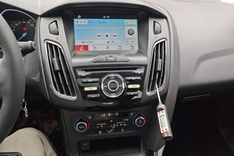 Used Ford Focus 2017 Hatchback EcoBoost 125 Manual – Ultra-Performance Style SmartDrive Edition Audio And AC Panel