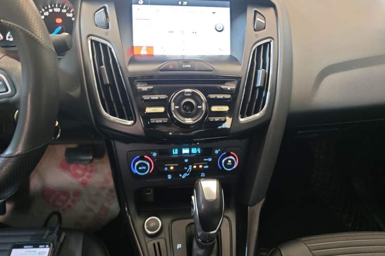 Used Ford Focus 2017 Sedan 1.6L Automatic Fashion Edition Smart Drive Version Audio And AC Panel