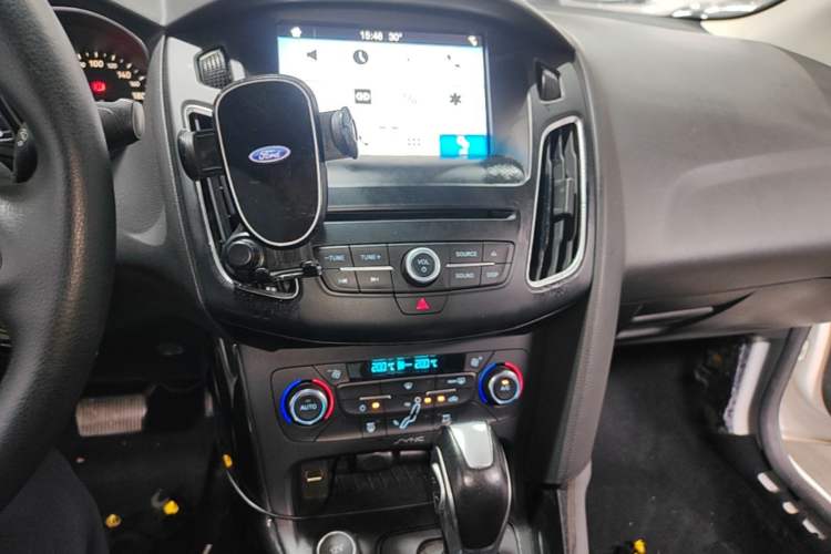 Used Ford Focus 2017 Sedan EcoBoost 180 Automatic Elite Model Audio And AC Panel