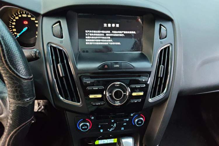 Used Ford Focus 2017 Hatchback 1.6L Automatic Fashion Edition Smart Drive Version Audio And AC Panel