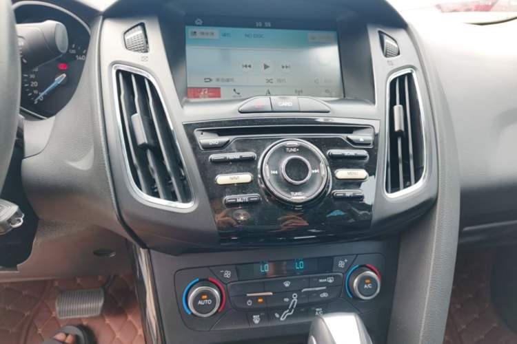 Used Ford Focus 2017 Sedan 1.6L Automatic Fashion Edition Smart Drive Version Audio And AC Panel