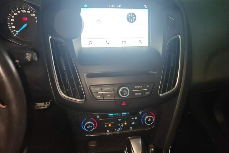 Used Ford Focus 2017 1.5T CTCC White and Black Limited Edition Audio And AC Panel