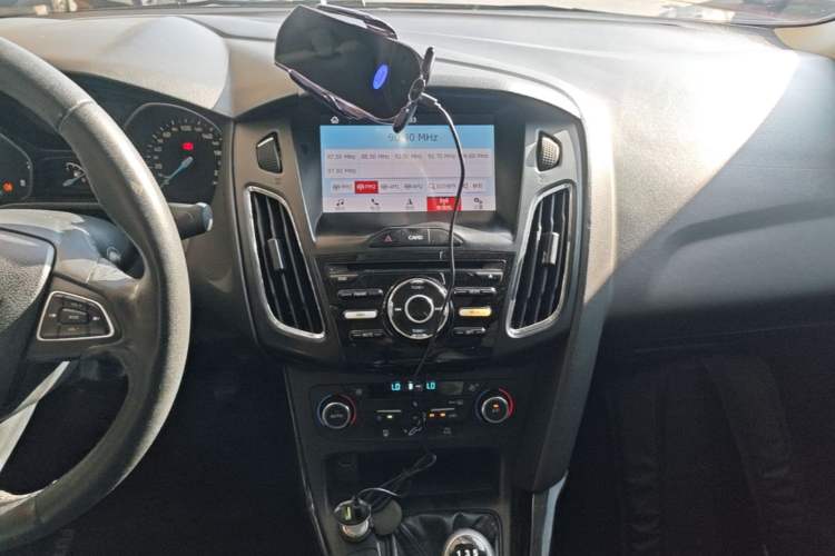 Used Ford Focus 2017 Sedan 1.6L Manual Fashion Edition Smart Drive Version Audio And AC Panel