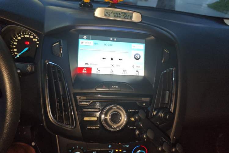 Used Ford Focus 2017 Hatchback 1.6L Automatic Comfort Plus SmartDrive Edition Audio And AC Panel
