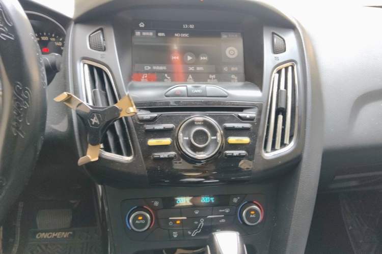 Used Ford Focus 2017 Sedan 1.6L Automatic Fashion Edition Smart Drive Version Audio And AC Panel