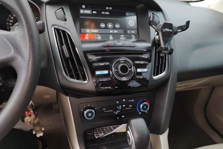 Used Ford Focus 2017 Sedan 1.6L Automatic Comfort Plus SmartDrive Edition Audio And AC Panel