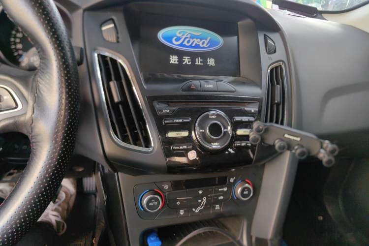Used Ford Focus 2017 Sedan 1.6L Manual Fashion Edition Smart Drive Version Audio And AC Panel
