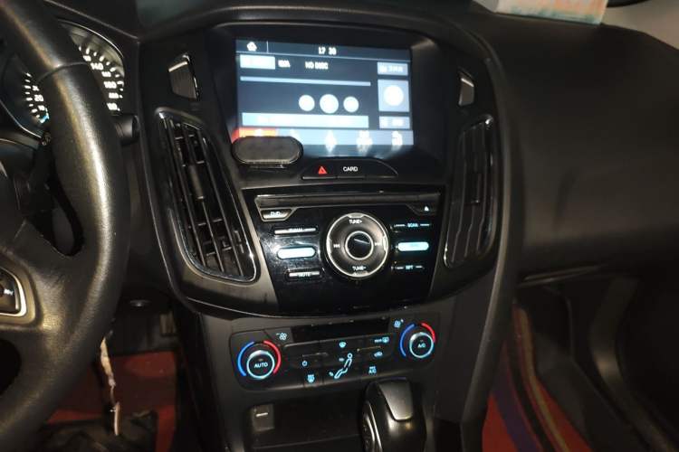 Used Ford Focus 2017 Sedan EcoBoost 125 Automatic Supreme Style SmartDrive Edition Audio And AC Panel