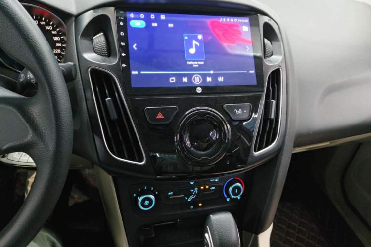 Used Ford Focus 2017 Sedan 1.6L Automatic Comfort Plus SmartDrive Edition Audio And AC Panel