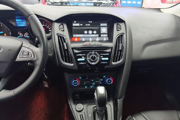 Used Ford Focus 2017 Sedan 1.6L Automatic Fashion Edition Smart Drive Version Audio And AC Panel