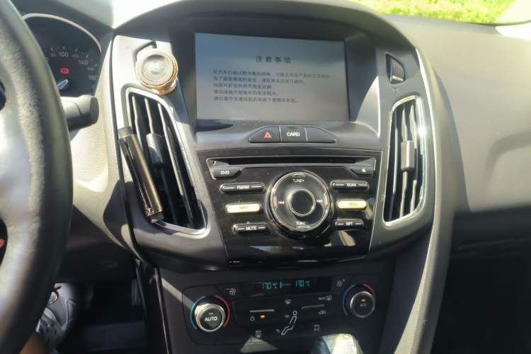 Used Ford Focus 2017 Sedan 1.6L Automatic Fashion Edition Smart Drive Version Audio And AC Panel
