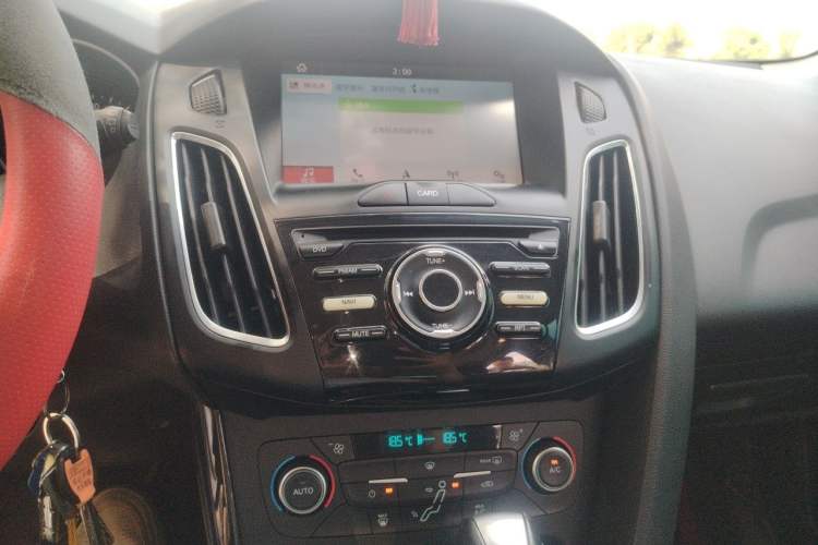 Used Ford Focus 2017 Hatchback 1.6L Automatic Fashion Edition Smart Drive Version Audio And AC Panel