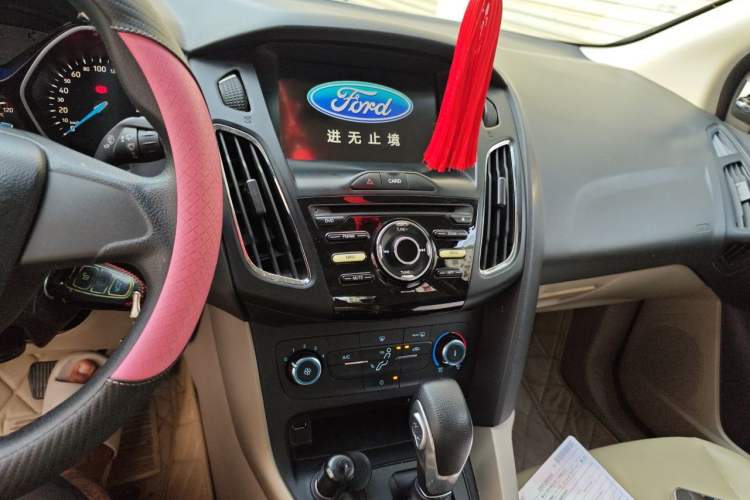 Used Ford Focus 2017 Sedan 1.6L Automatic Comfort Plus SmartDrive Edition Audio And AC Panel