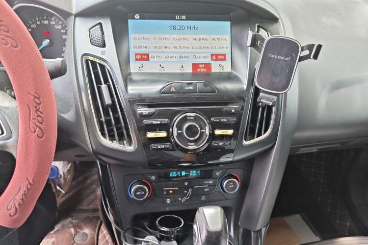 Used Ford Focus 2017 Sedan 1.6L Automatic Fashion Edition Smart Drive Version Audio And AC Panel