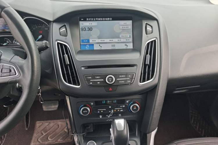 Used Ford Focus 2017 1.5T CTCC White and Black Limited Edition Audio And AC Panel