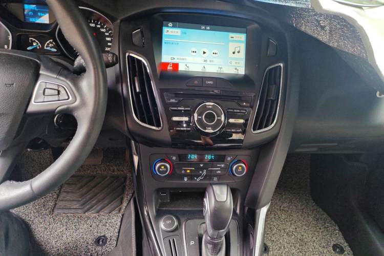 Used Ford Focus 2017 Hatchback 1.6L Automatic Fashion Edition Smart Drive Version Audio And AC Panel