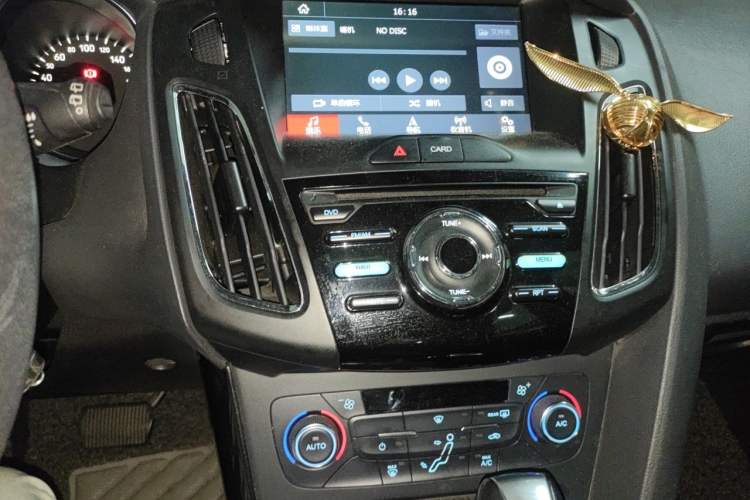 Used Ford Focus 2017 Hatchback 1.6L Automatic Fashion Edition Smart Drive Version Audio And AC Panel