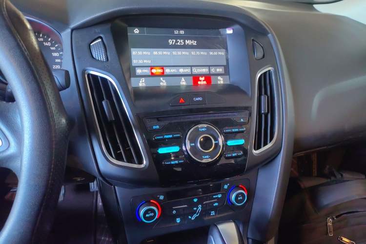Used Ford Focus 2017 Sedan 1.6L Automatic Fashion Edition Smart Drive Version Audio And AC Panel
