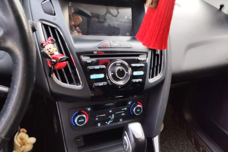 Used Ford Focus 2017 Hatchback 1.6L Automatic Fashion Edition Smart Drive Version Audio And AC Panel