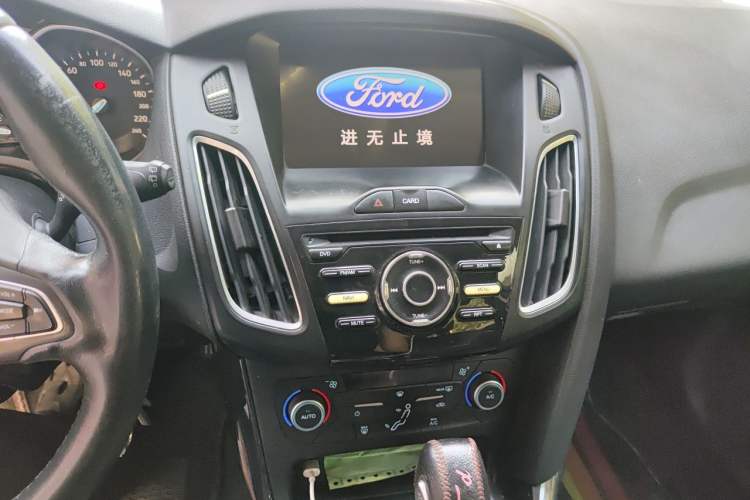 Used Ford Focus 2017 Hatchback 1.6L Automatic Fashion Edition Smart Drive Version Audio And AC Panel