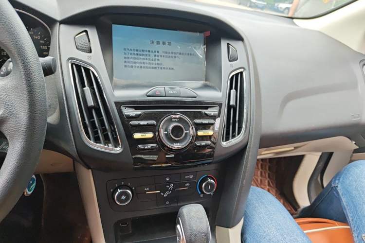 Used Ford Focus 2017 Sedan 1.6L Automatic Comfort Plus SmartDrive Edition Audio And AC Panel