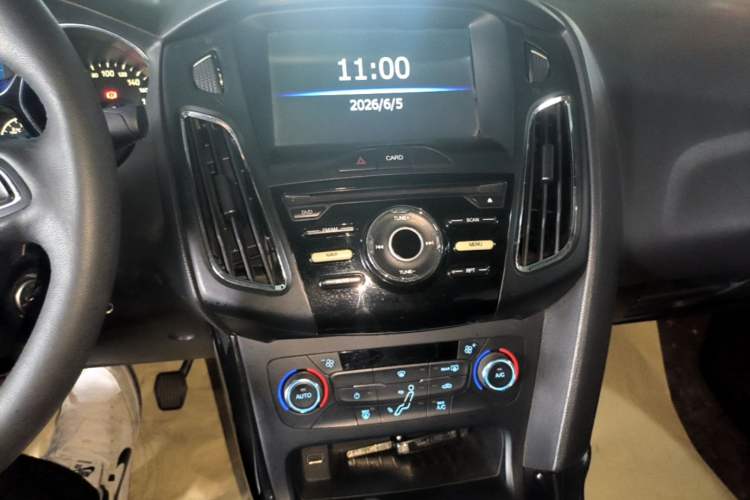 Used Ford Focus 2017 Sedan 1.6L Manual Fashion Edition Smart Drive Version Audio And AC Panel