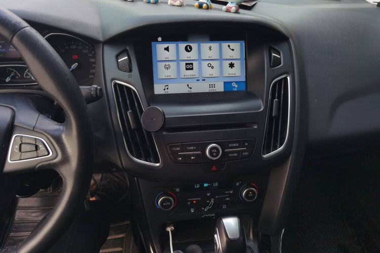 Used Ford Focus 2017 Hatchback EcoBoost 180 Automatic Elite Model Audio And AC Panel