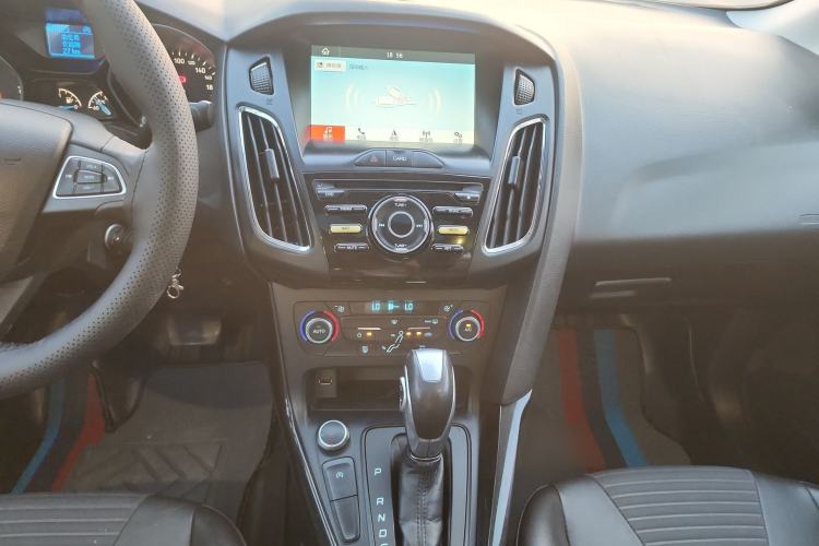 Used Ford Focus 2017 Sedan EcoBoost 125 Automatic Supreme Style SmartDrive Edition Audio And AC Panel